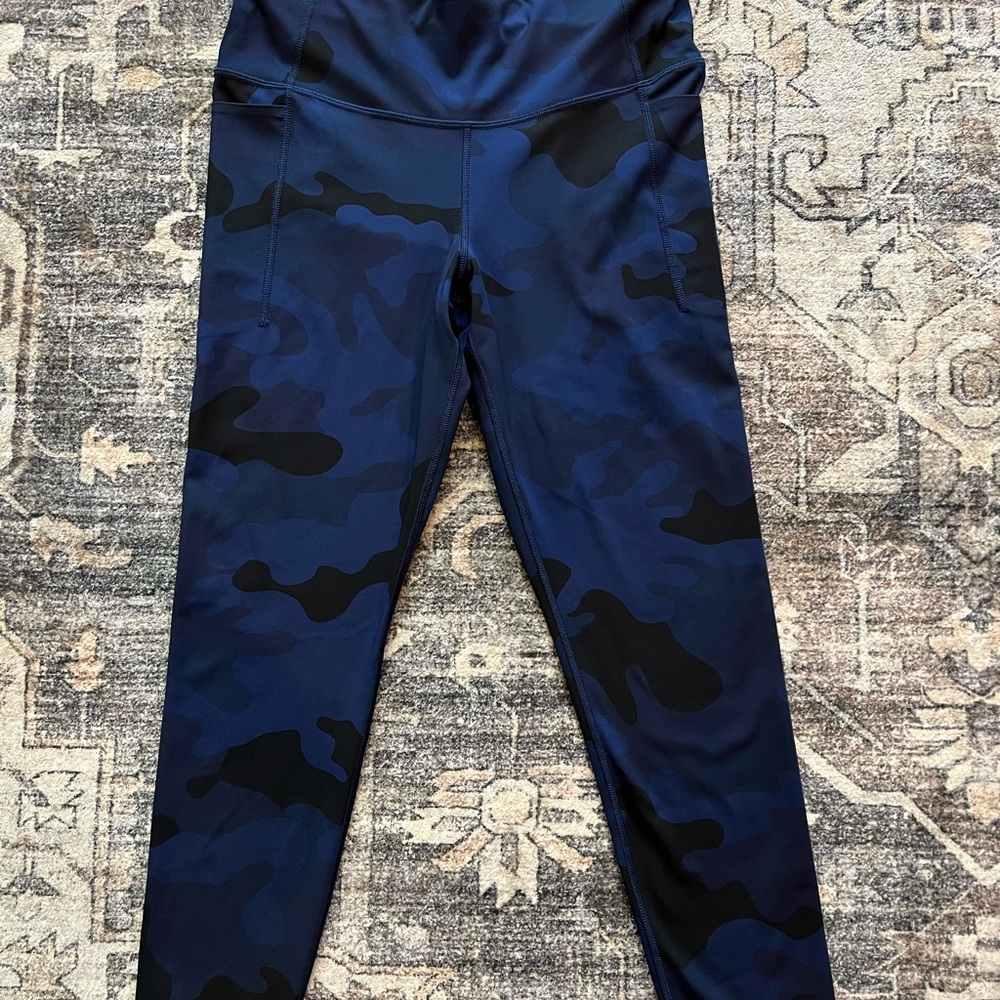 GAP Fit Blue‎ Camo Women’s Leggings Size Medium